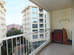 Condominium for Rent Central Pattaya showing the living room balcony 