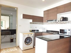 Condominium for Rent Central Pattaya showing the kitchen and second bathroom 