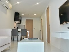 Condominium for rent Pattaya showing the open plan concept 