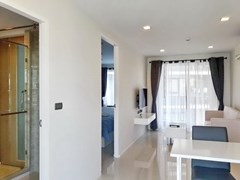 Condominium for rent Pattaya showing the open plan living area