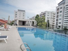 Condominium for rent East Pattaya showing the communal pool