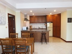Condominium for rent Jomtien showing the dining and kitchen 