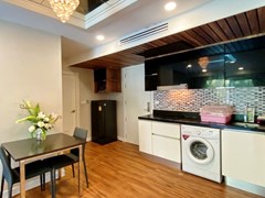 Condominium for Rent Jomtien showing the kitchen and second bathroom 