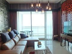 Condominium for rent Jomtien Pattaya showing the living area and balcony 