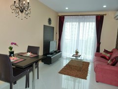 Condominium for rent Jomtien Park Lane showing the living and dining areas 