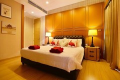 Condominium for rent Jomtien Pattaya showing the master bedroom suite 