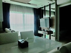 Condominium for rent Jomtien Pattaya showing the living and dining areas 