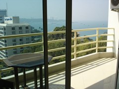 Condominium for rent Pattaya showing the balcony 