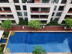 Condominium for Rent Pattaya showing the pool view 