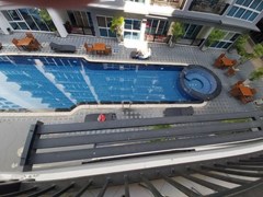 Condominium for rent Pattaya showing the pool view 