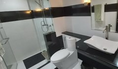 Condominium for rent Pattaya showing the bathroom