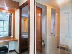 Condominium for Rent Pattaya showing the bathroom