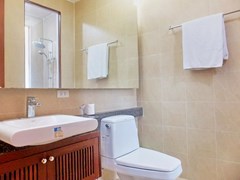 Condominium for Rent Pattaya showing the bathroom