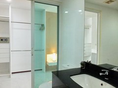 Condominium for Rent Pattaya showing the bathroom 