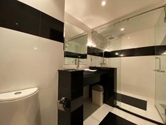 Condominium for rent Pattaya showing the bathroom