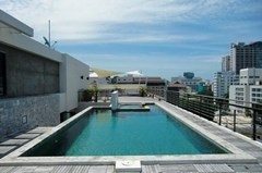 Condominium for Rent Pattaya Beach showing the rooftop pool