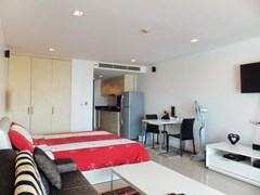 Condominium for rent Pattaya Beach showing the studio suite