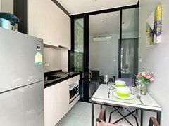 Condominium for Rent Pattaya showing the kitchen