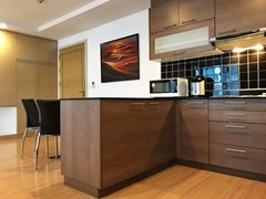 Condominium for Rent Central Pattaya showing the dining and kitchen areas