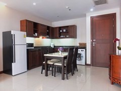 Condominium for Rent Pattaya showing the dining and kitchen areas
