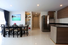 Condominium For Rent Pattaya showing the kitchen and dining areas 