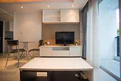 Condominium for rent Pattaya showing the living area 