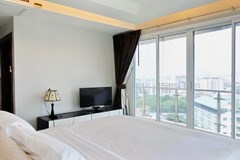 Condominium for rent Pattaya showing the master bedroom suite