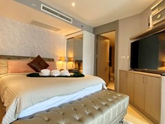 Condominium for rent Pattaya showing the master bedroom suite 