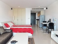Condominium for rent Pattaya Beach showing the open plan studio