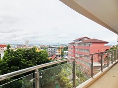 Condominium for rent Pratumnak Pattaya showing the balcony and view 