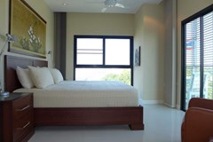 Condominium for rent Pratumnak Pattaya showing the corner bedroom