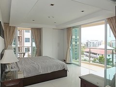 Condominium for rent Pratumnak Pattaya showing the master bedroom with built-in wardrobes 