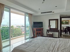 Condominium for rent Pratumnak Pattaya showing the master bedroom suite 