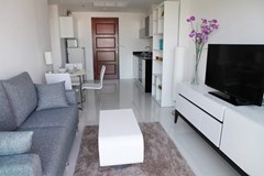 Condominium for rent Pratumnak Pattaya showing the open plan area