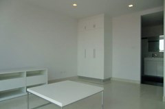 Condominium For Rent Pratumnak showing the bedroom furniture 