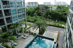 Condominium For Rent Pratumnak showing the pool view