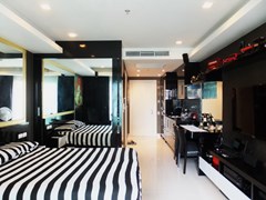 Condominium for rent Pratumnak Hill Pattaya showing the studio suite 