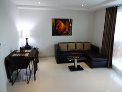 Condominium for rent South Pattaya showing the living and dining areas