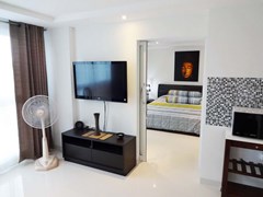 Condominium for rent South Pattaya looking towards the bedroom