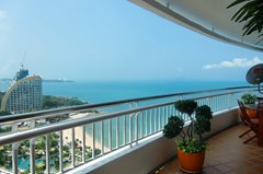 Condominium for rent Wong Amat showing the balcony view