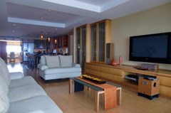 Condominium for rent Wong Amat showing the living area