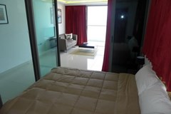 Condominium for rent Wong Amat Tower showing the bedroom and living room