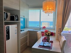 Condominium for Rent Wongamat Pattaya  showing the dining and kitchen areas