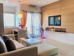 Condominium for Rent Wongamat Pattaya  showing the living room 