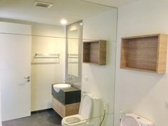 Condominium for rent Zire Wongamat showing the bathroom