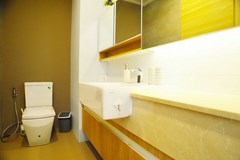 Condominium for sale Jomtien showing the bathroom