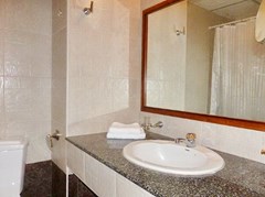 Condominium for sale Jomtien showing the bathroom