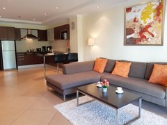 Condominium for sale Jomtien showing the living, dining and kitchen areas