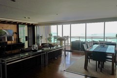 Condominium for sale Pattaya Northshore showing the living and dining areas
