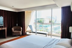 Condominium for sale Pattaya Northshore showing the third bedroom and balcony